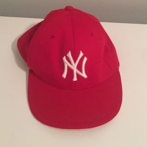 Red New York Yankees hat
